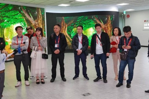Cán bộ HCOM sang thăm Showroom LG tại Hàn Quốc