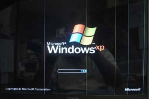 Một số nguyên nhân dẫn đến màn hình LCD bị sọc và cách khắc phục?