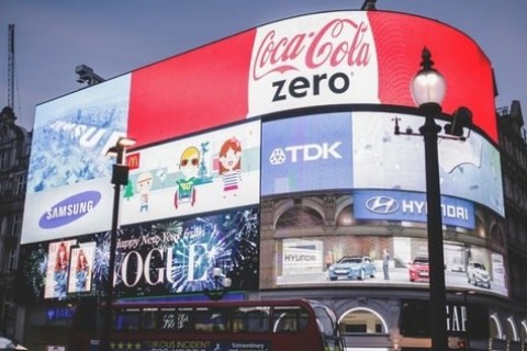 Những lý do tại sao nên chọn màn hình quảng cáo chuyên dụng cho Doanh Nghiệp